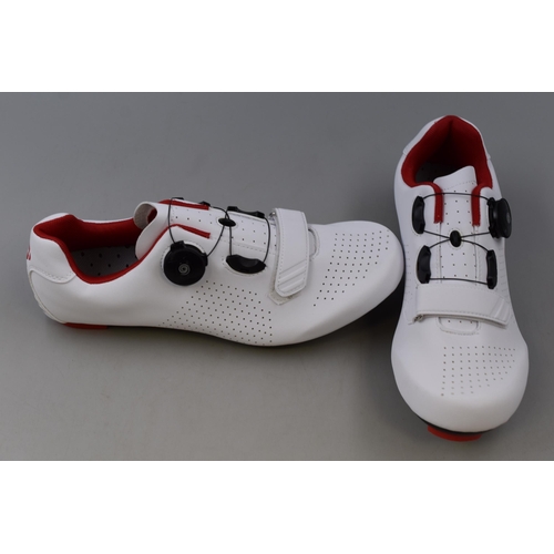 783 - Pair of New Size 8 Cycling Shoes in Original Box