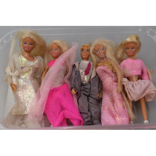 471 - Selection of 5 Gina Dolls, Car and Accessories