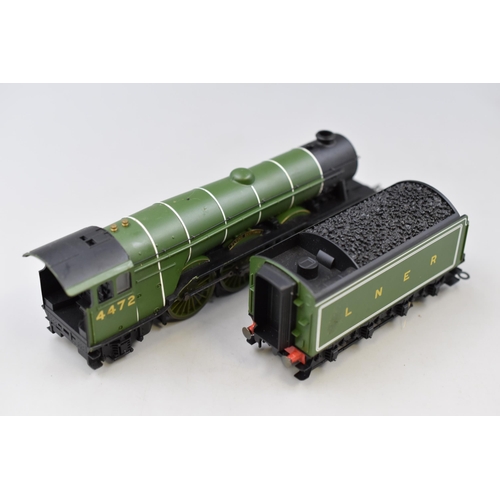 202 - Hornby Flying Scotsman train model 4472 OO Gauge with engine and tender