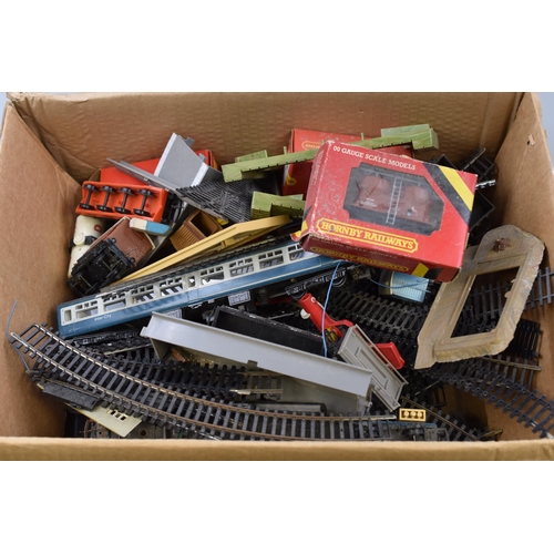 482 - Selection of Unsorted Vintage Hornby Railways Including Trains, Train Tracks and More