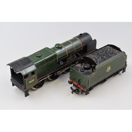 207 - Mainline train model 46137 OO Gauge with engine and tender