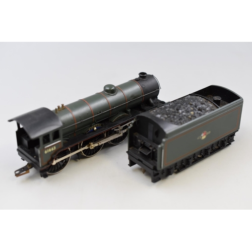 208 - Hornby train model 61663 OO Gauge with engine and tender