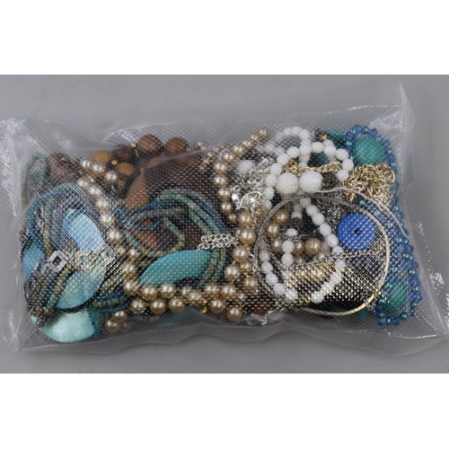 440 - Selection of unsorted jewellery