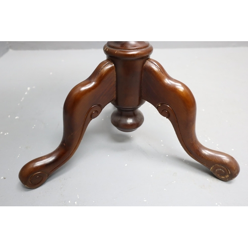 553 - Beautiful mahogany plant stand (3' 3