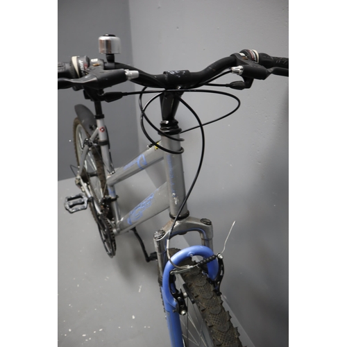 586 - An Apollo XC-26 Ladies Eighteen Speed Mountain Bike, Gripshift Gears and Front Suspension. NO POSTAG... 