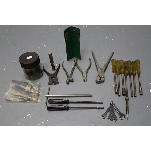 658 - A Selection of Tools and Accessories for Typewriter Repair. Includes Dreusicke Owls Spanner Set, Per... 