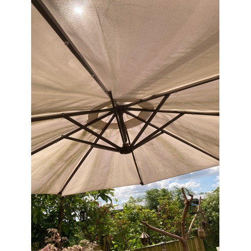 625 - Large garden cranking, cantilever, sun shade/parasol in brown and cream with solar LED lights, 8 fee... 