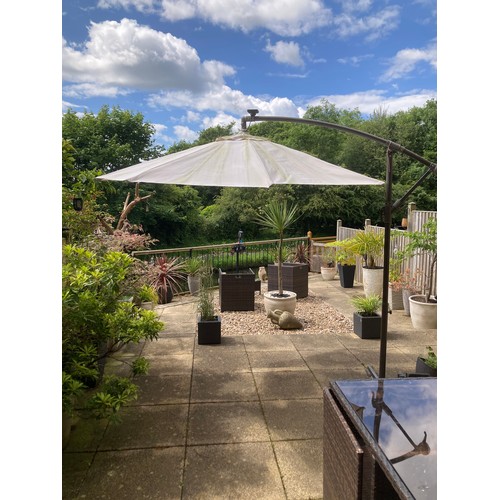 625 - Large garden cranking, cantilever, sun shade/parasol in brown and cream with solar LED lights, 8 fee... 