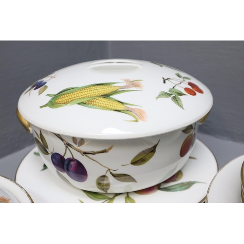 744 - Royal Worcester Evesham 32 piece dining set to include 1 large cake plate, 4 large plates, 4 medium ... 