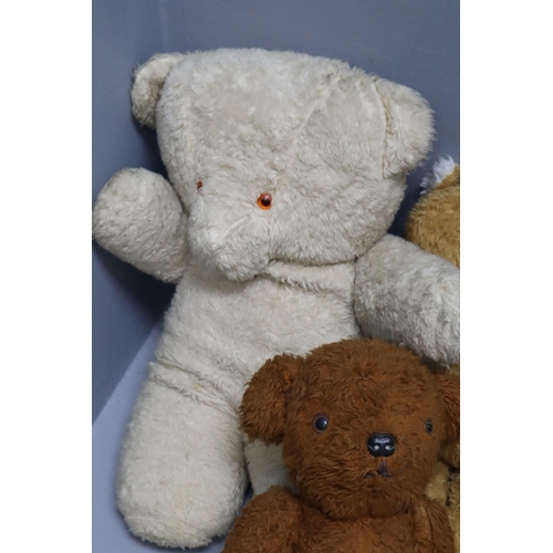 733 - Large selection of vintage teddy bears (all different sizes)