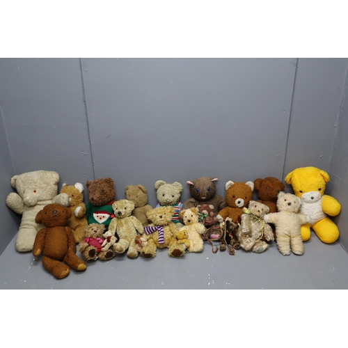 733 - Large selection of vintage teddy bears (all different sizes)