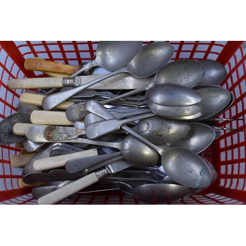 675 - A Large Selection of Unsorted Vintage Cutlery