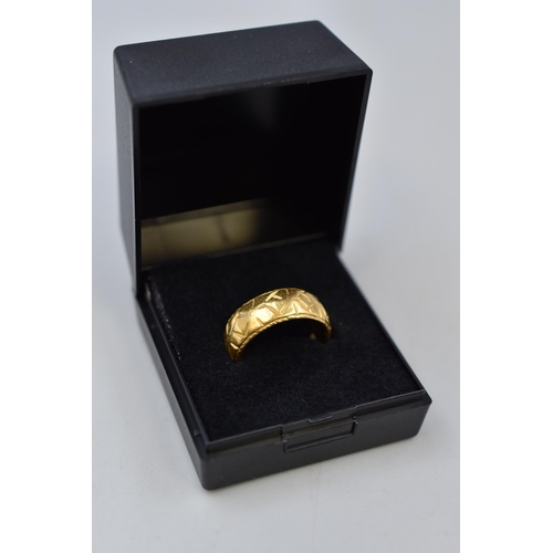 6 - Hallmarked 22ct Gold Etched Band Ring - Size O