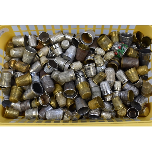 459 - Selection of thimbles to include metal brass and silver look