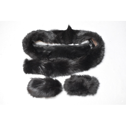 546 - Nice Quality Vintage Fur Stole and Wrist Warmers Set