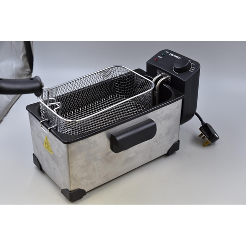 531 - As New Progress Deep Fryer with Variable Heat Settings Powers on when tested