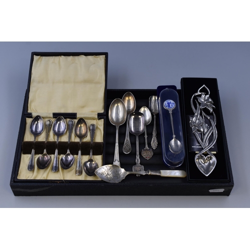 225 - Tray of commemorative spoons to include hallmark silver and pewter