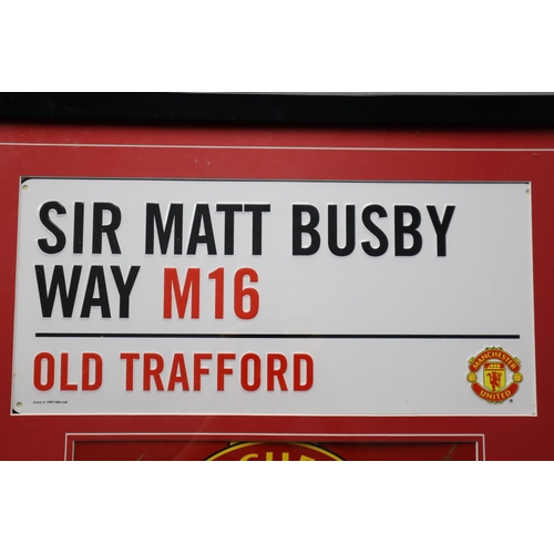 392 - Framed and Glazed Manchester United Signed Pic Montage, Dated Between 2007-2009. Includes Wayne Roon... 