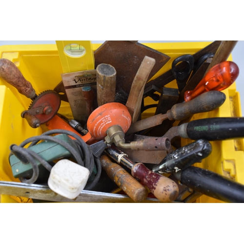 685 - Mixed Lot of Quality Tools to include Hammers, Level, Electric Hot Air Gun, Screwdrivers, Hedge trim... 