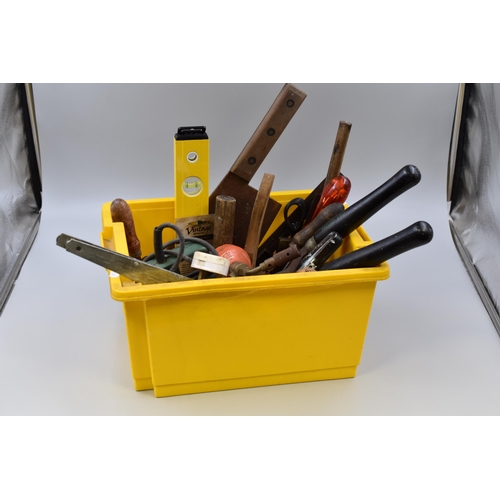 685 - Mixed Lot of Quality Tools to include Hammers, Level, Electric Hot Air Gun, Screwdrivers, Hedge trim... 