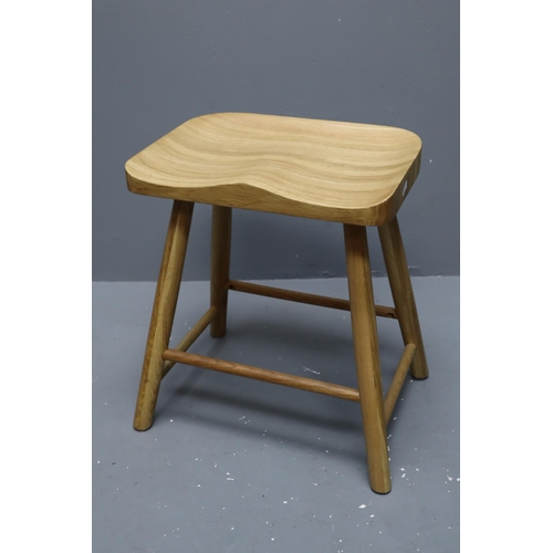 569 - Dunhelm Solid Oak Loxwood Stool