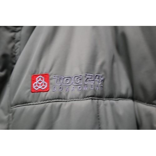 672 - A Tog24 Boardwear Winter/Snowboarding Jacket, Size XL