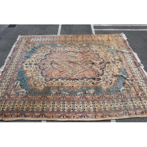 685 - Large Patterned Rug (9ft x 7ft )