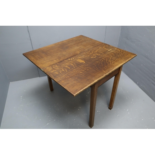 661 - Georgian extendable tea table with some signs of use (28.5