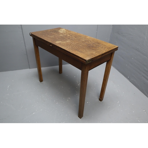 661 - Georgian extendable tea table with some signs of use (28.5