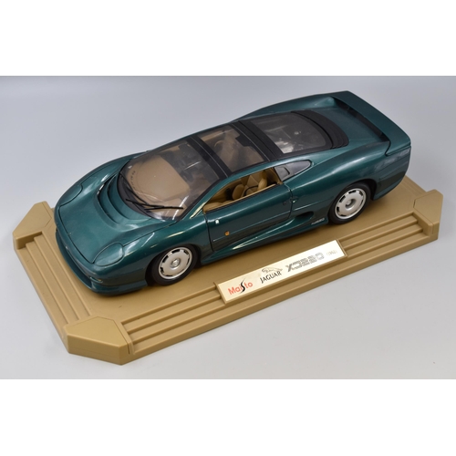 826 - Large Maisto Jaguar XJ220 (1992) model (18