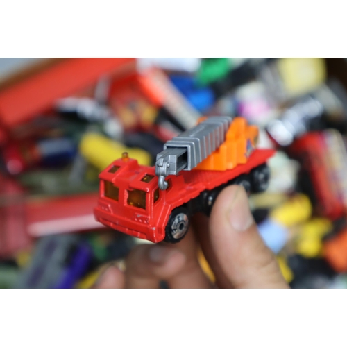 863 - Large collection of die-cast toy cars, including army, trucks, cars, planes and two 1993 Hot wheels,... 