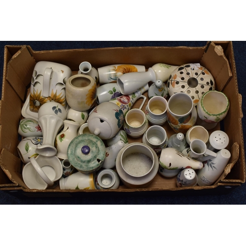 895 - Box of approx 40 Piieces of Radford Hand Painted Pottery