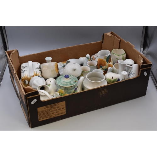 895 - Box of approx 40 Piieces of Radford Hand Painted Pottery