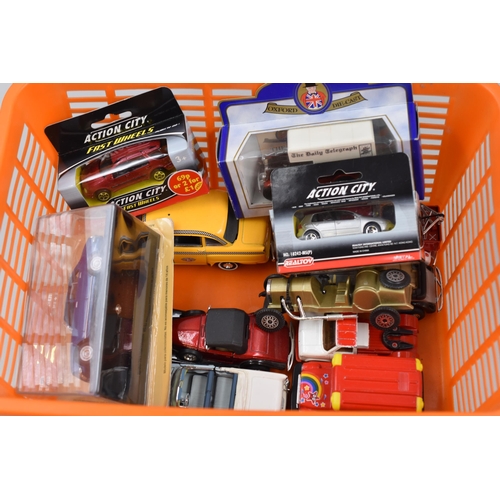 839 - Large collection of die-cast models including Matchbox, Action city, oxford die-cast and more (some ... 