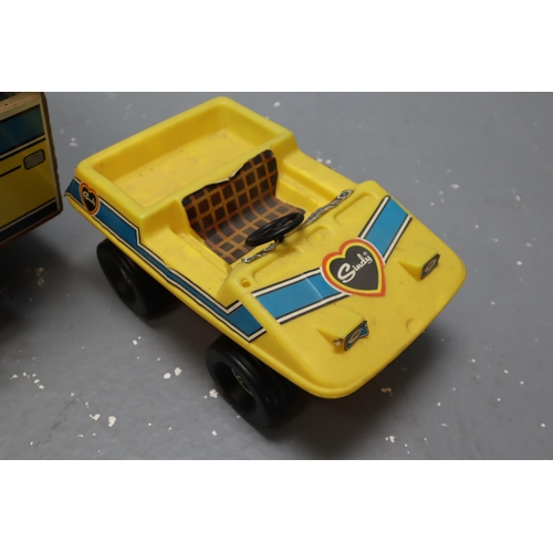 874 - Vintage Sindy caravan on wheels with pull along car