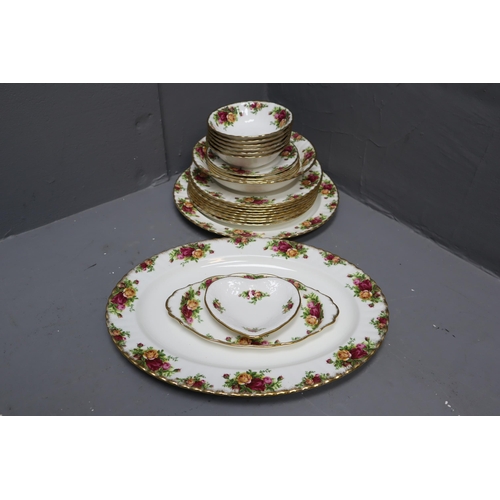 920 - 23 Royal Albert 1962 Old Country Roses dinner piece set to include plates, serving plate, serving di... 