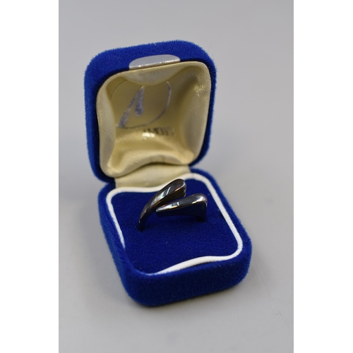 19 - Silver 925 Cross Over Ring Complete with Presentation Box