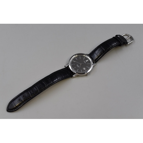 121 - A Timex Indiglo Day/Time Gents Quartz Watch, With Leather Strap. Working