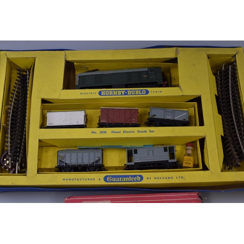 500 - Hornby Dublo 2 Rail Electric Train set with Transformer Unit, Switch points, and Straight Rails