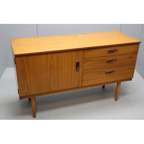 556 - A Retro Mid-Century Schreiber Teak One Door Three Drawer Sideboard, Approx 4ftx17