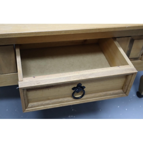 557 - Stylish Pine Coffee Table With One Storage Drawer approx 39