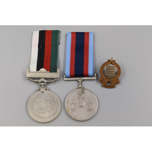 271 - Two Pakistan Medals (1956 Republic / Tamgha War) and a Pakistan Military Badge