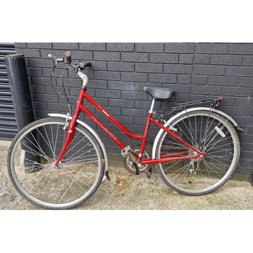 575 - Raleigh Oakland Ladies 6 Speed Bicycle with Rack. 28