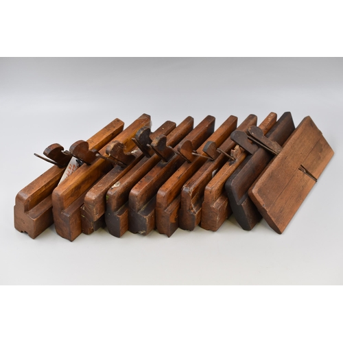 642 - 10 vintage wooden planes