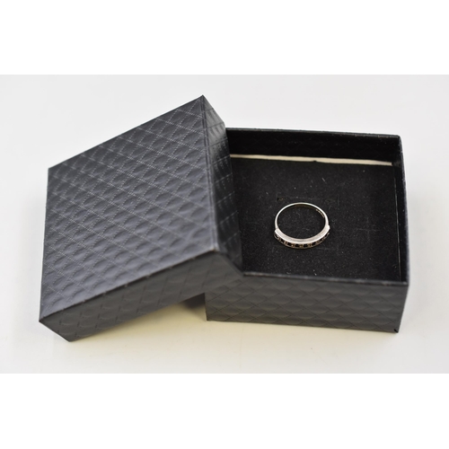 70 - Small Black Gem Hallmarked Silver Ring (Size P)