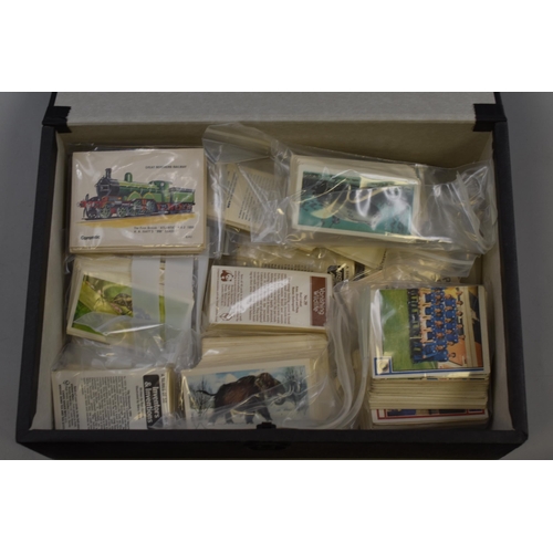 573 - Large Collection of Collectable Cigarette and Football Cards