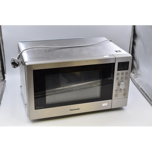 574 - Panasonic NN-CD58JS Convection Grill/Microwave Oven (powers on)