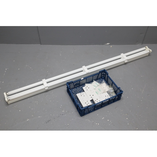 666 - A 5ft Twin Fluorescent Light Fitting, With A Selection of Power Switches