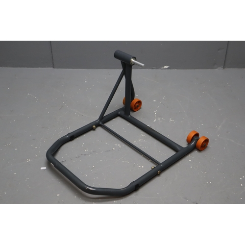 671 - Single Swigging Arm Paddock Stand