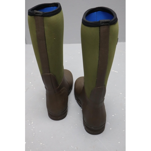 672 - Bison Neoprene Wellington Muck Boot (Size 10)